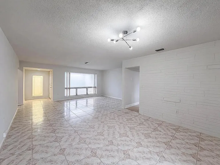 7150 Harbour Blvd #1 — Photo 1