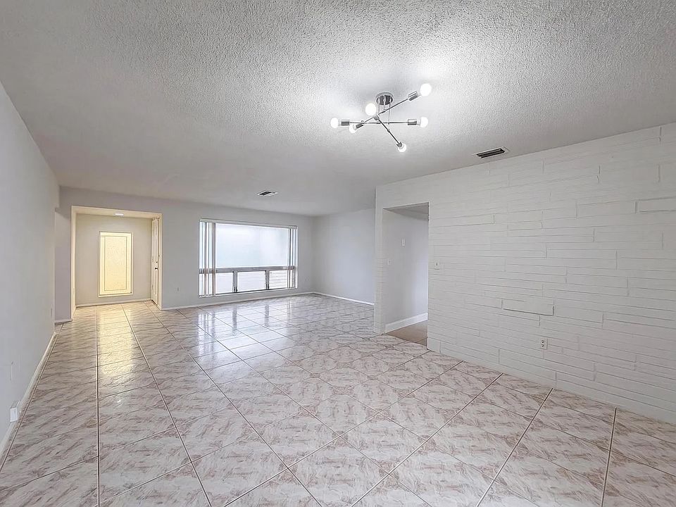 1st image of 7150 Harbour Blvd #1