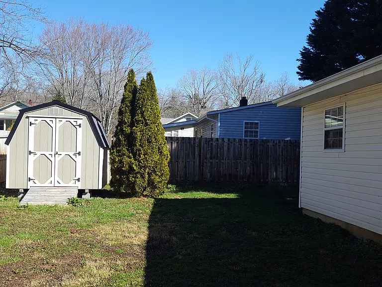 203 McCoy Cove Rd — Photo 3
