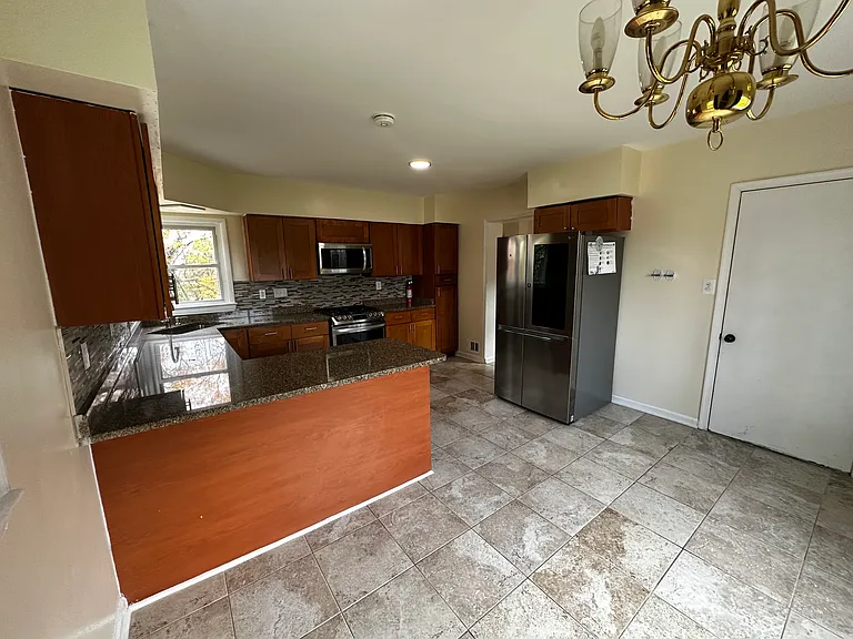 1604 Woodhill Ct — Photo 5