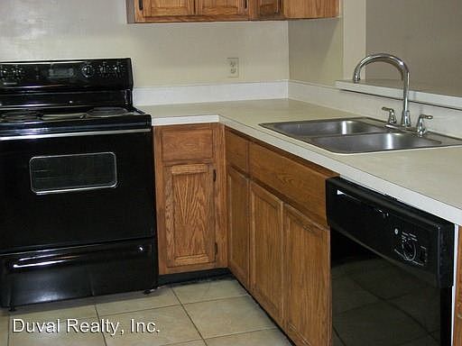 3rd image of 4406 Melissa Ct W