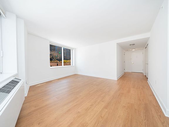 5th image of 160 Riverside Blvd APT 311