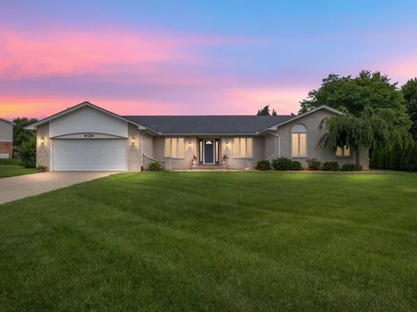 909 Langley Rd, Rochester Hills, MI 48309