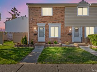 45880 Kensington St, Utica, MI 48317