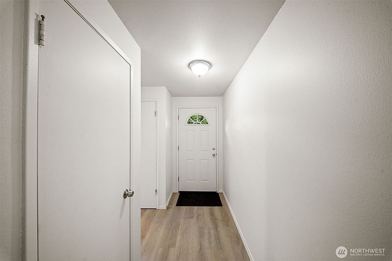 5th image of 807 Gregory Way SE