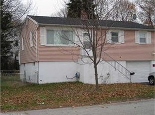 152 Elm St, New London, CT 06320