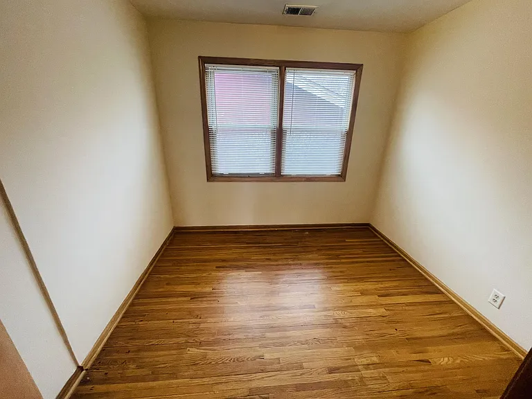 2419 Plymouth Ave N #102 — Photo 5