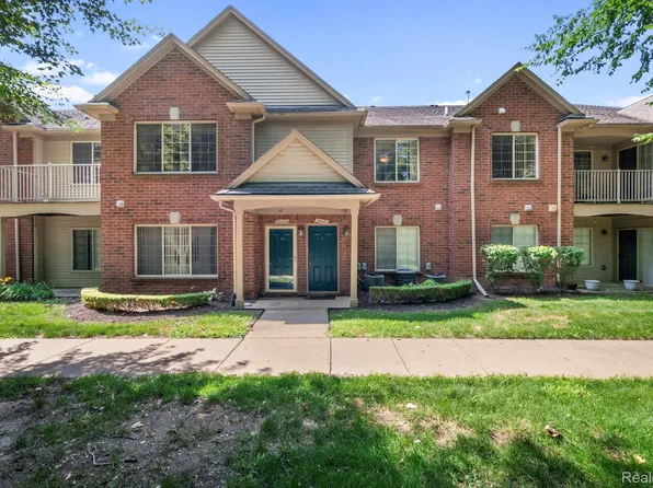 12121 Hidden View Ct, Utica, MI 48315