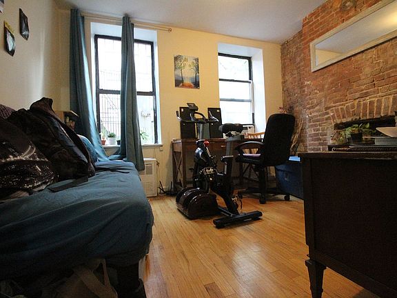 4th image of 406 E 64th St APT 13