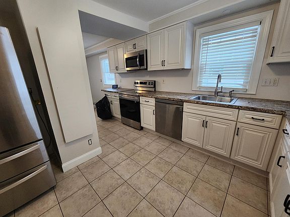 4th image of 25 East Dunstable Road