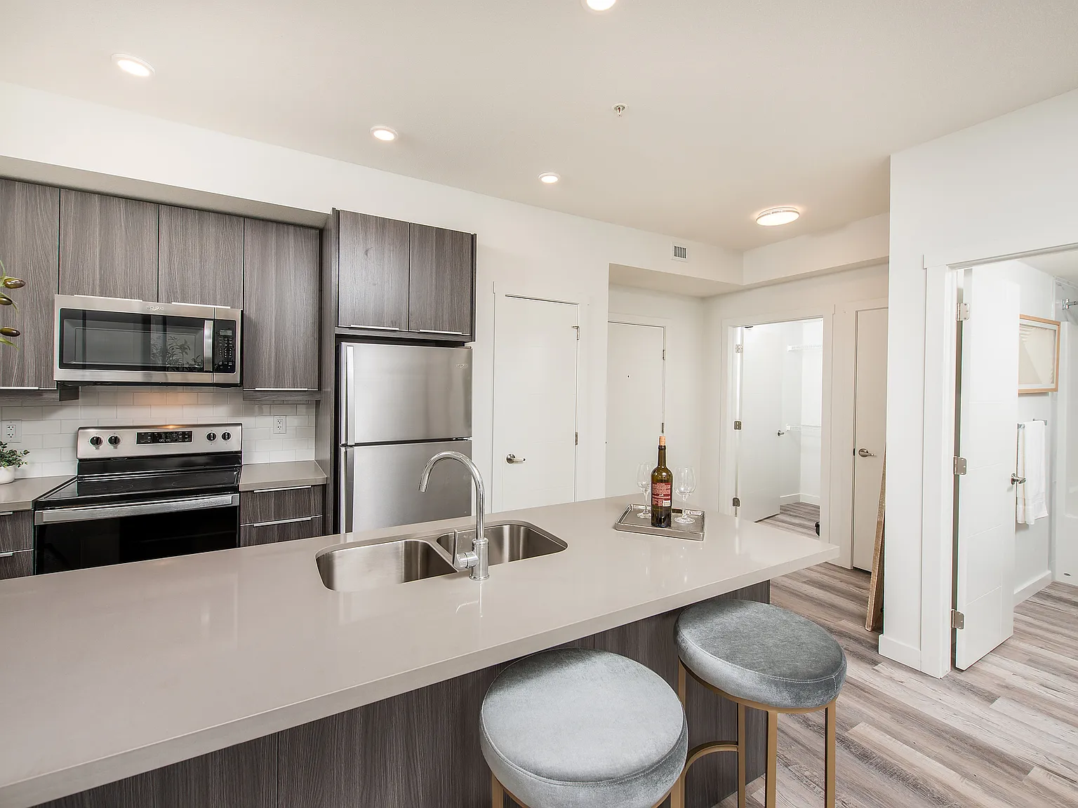 Henday Suites — Photo 1