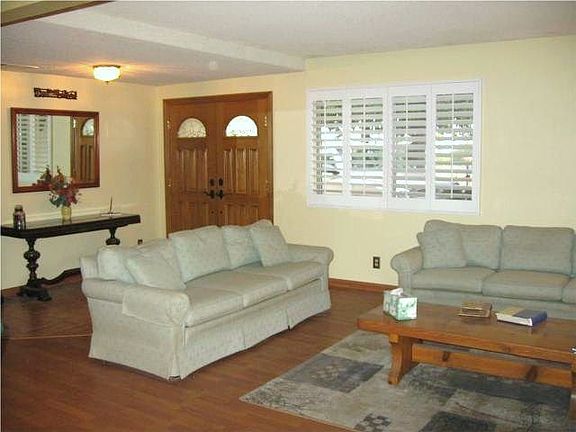 Cusom features throughout