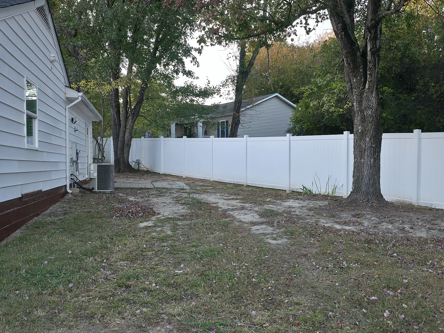 3 bed, 1.5 bath, 972 sqft, $1,950 — Photo 3