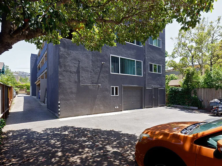 2828 College Ave — Photo 5
