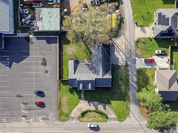 4th image of 20 Center Rd