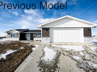17 Mulberry Loop, Minot, ND 58703