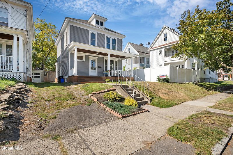 4th image of 742 Morris Street