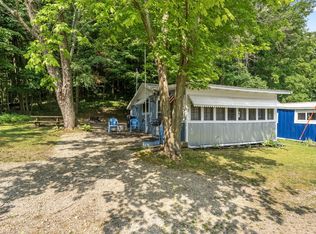 9521 F Ave, Wapello, IA 52653