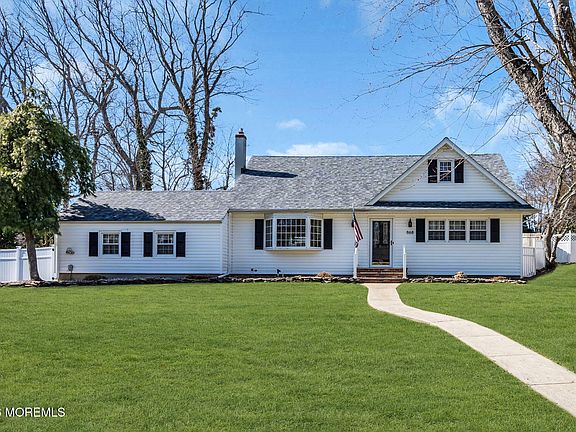 3rd image of 868 Royal Lane