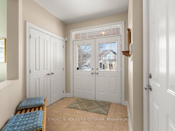 7 Knotwood Ct, Ottawa, ON K2J 5E5