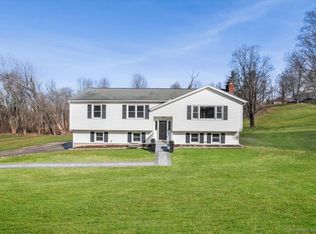 16 Coach Dr, Brookfield, CT 06804