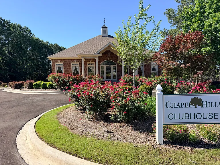 2938 Summit Dr — Photo 2