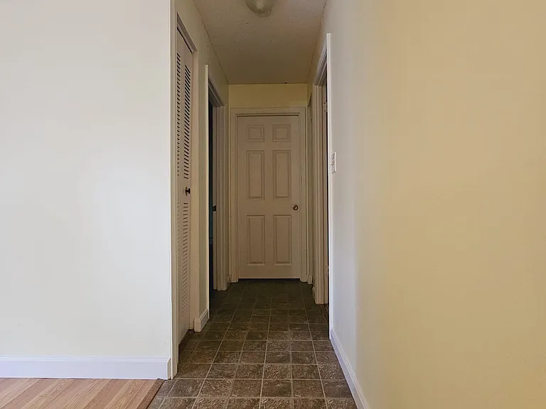 135 English Village Rd — Photo 16