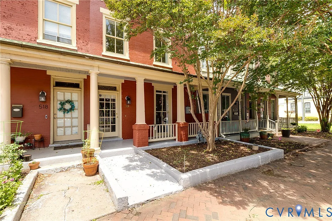 2 bed, 1.0 bath, 1404 sqft, $2,300 — Photo 1