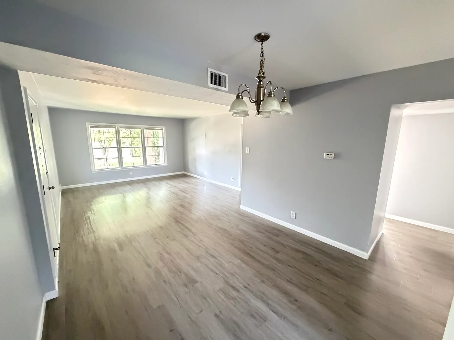 3 bed, 1100 sqft, $2,050 — Photo 4