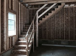 10 Woodland Dr, Londonderry, NH 03053