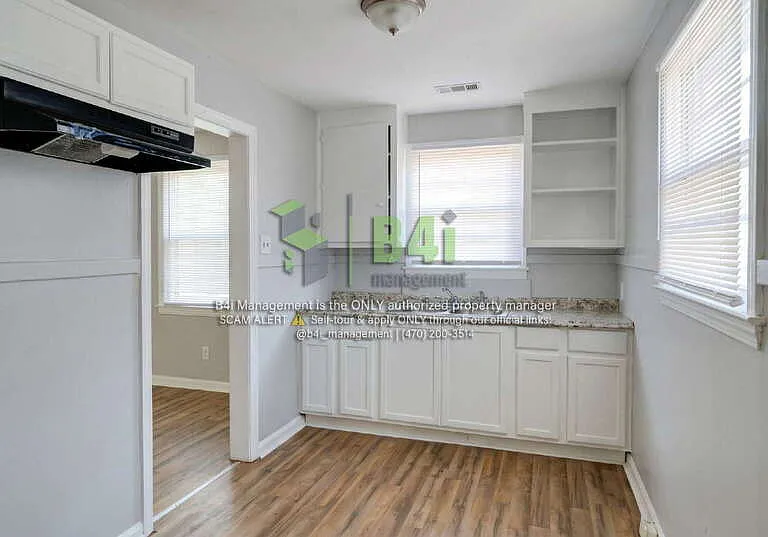 2344 Banks Ave — Photo 3