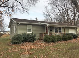 614 W Cleveland St, Nevada, MO 64772