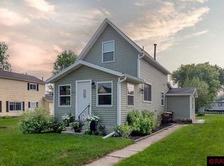 332 S Main St, Lake Crystal, MN 56055