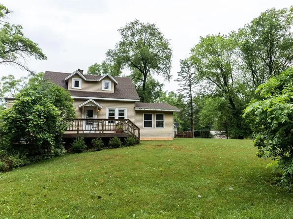 8090 Ridgeway Dr, Burlington, WI 53105