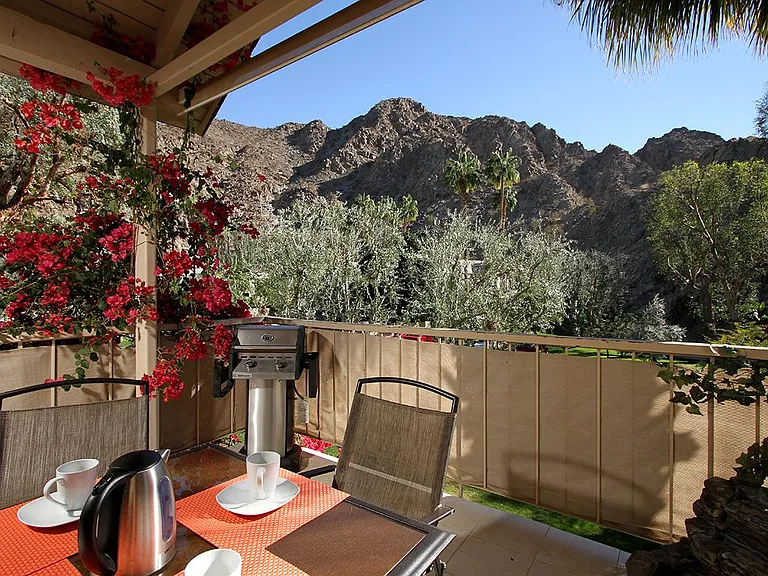 Spacious, fenced patio with breathtaking views around it
Sitting for the party of 4
