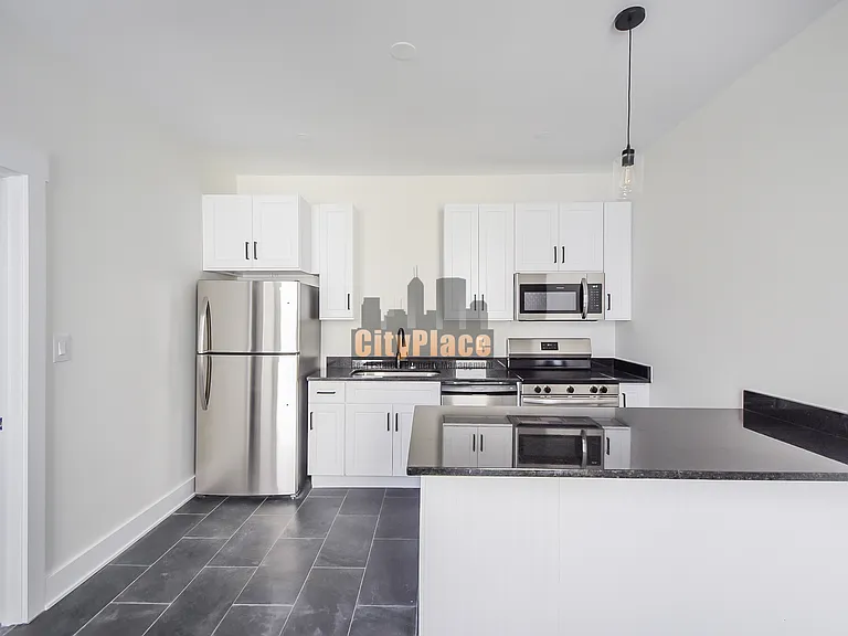 843 N Park Ave — Photo 8