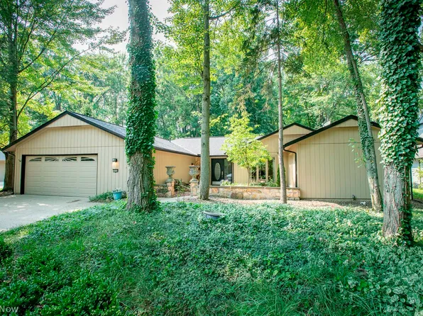 10648 Oak Branch Trl, Strongsville, OH 44149