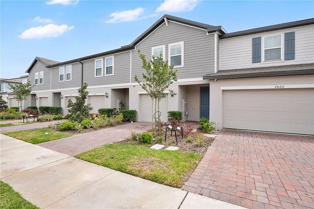 3 bed, 2.5 bath, 1489 sqft, $2,485 — Photo 4