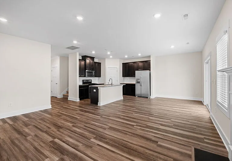 216 Pewter Cir — Photo 4