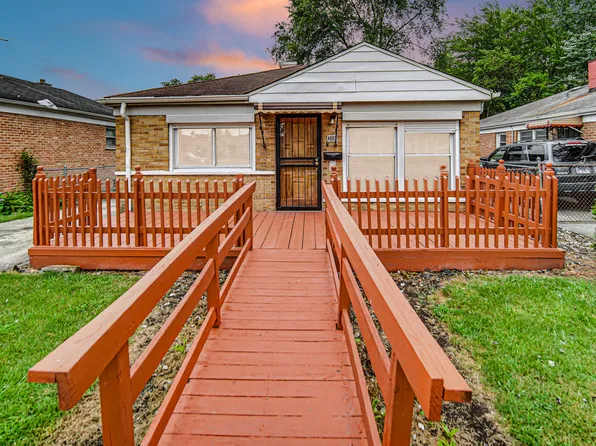 308 W 150th St, Harvey, IL 60426