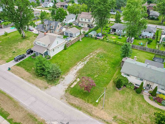 3rd image of 452 Ferndale Ave