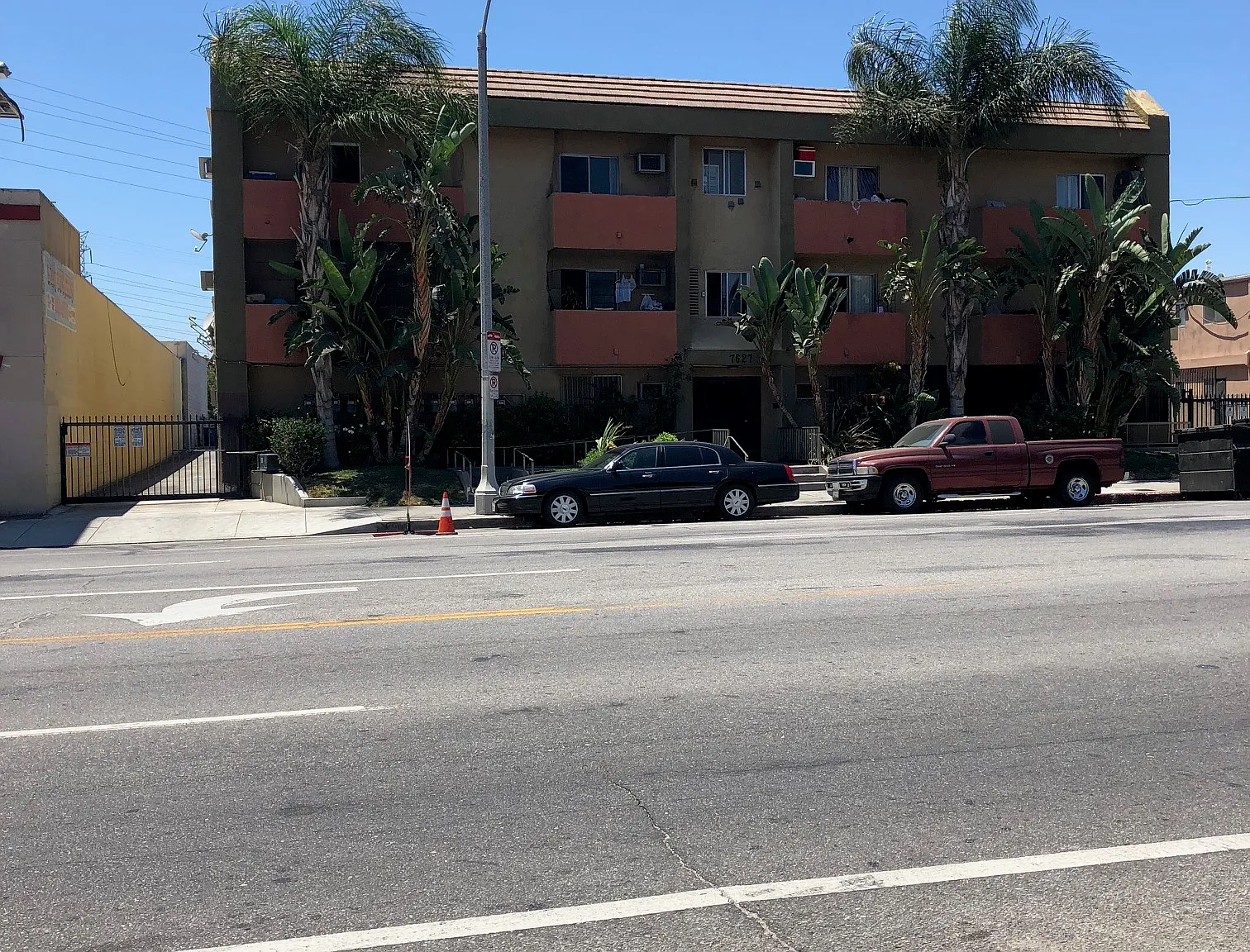 7627 Laurel Cyn Blvd — Photo 2