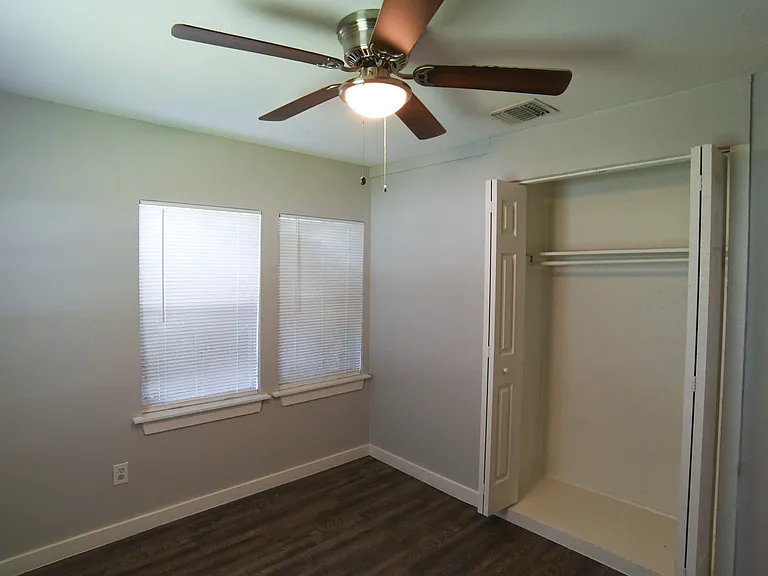 514 Bexar Dr — Photo 9