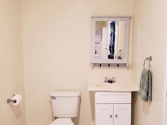 4th image of 103 Englewood Dr #2