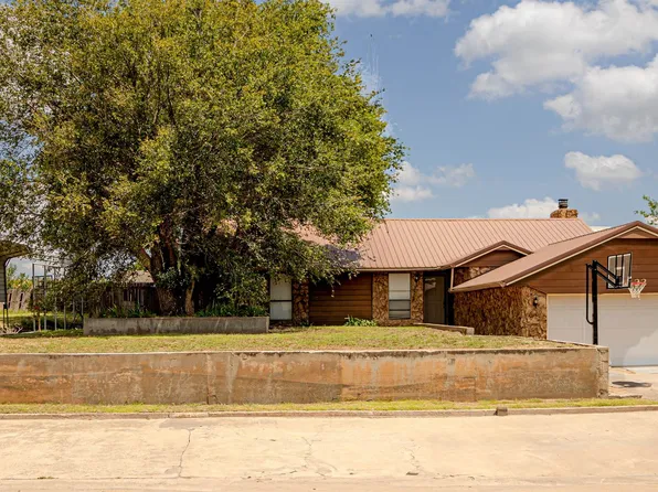 4822 Granville Ln, Woodward, OK 73801
