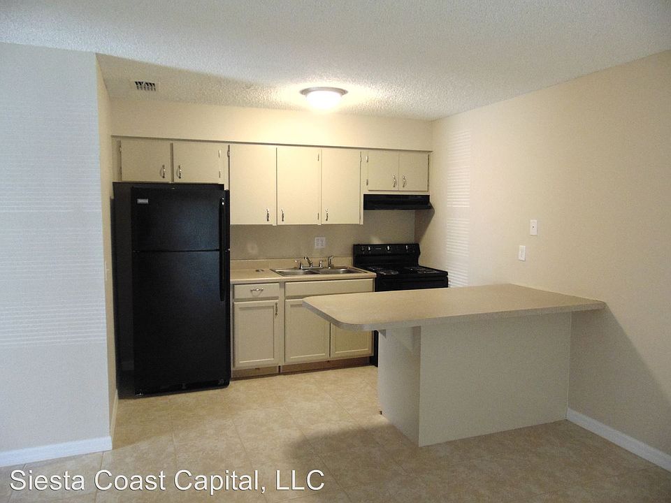 1st image of 2900 SE 50th Ct APT B