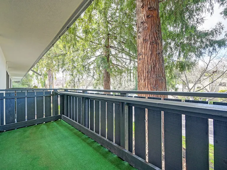 The Laurel at Mountain View (55+) — Photo 10