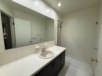 Flying Hills Apartments — Photo 29