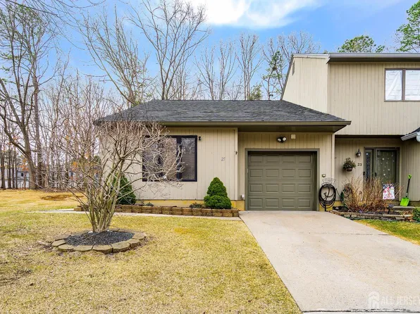 25 Carmel Ct, Old Bridge, NJ 08857