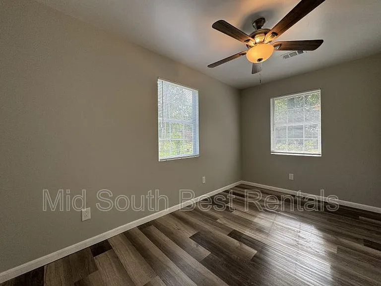 4415 W Charles Bussey Ave — Photo 2